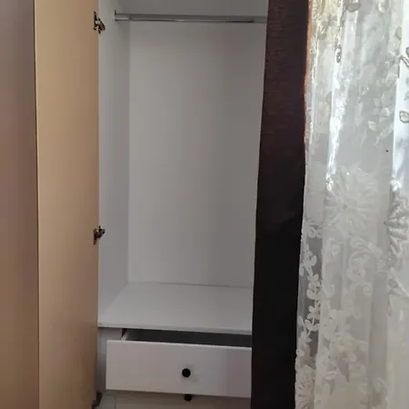 Cozy Centrally Located For Up To Three Or Four Guests Family 10 Min Walk From Center Apartmán Tirana