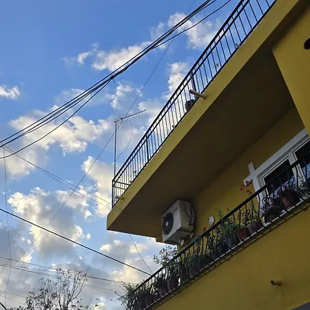 Cozy Centrally Located For Up To Three Or Four Guests Family 10 Min Walk From Center Апартаменты Тирана