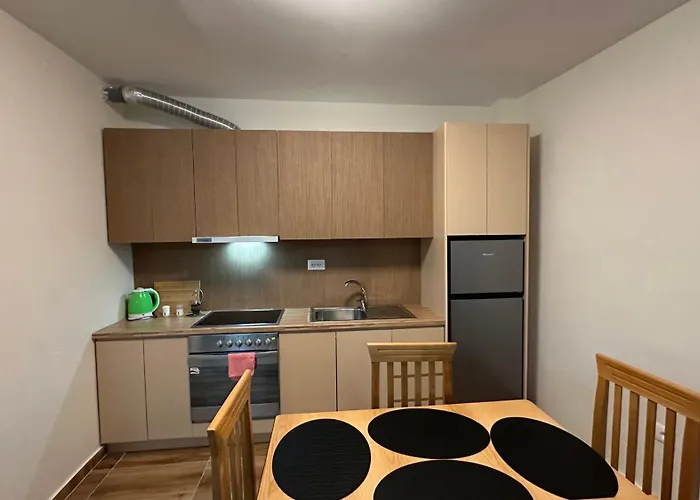 Cozy Centrally Located For Up To Three Or Four Guests Family 10 Min Walk From Center Apartment