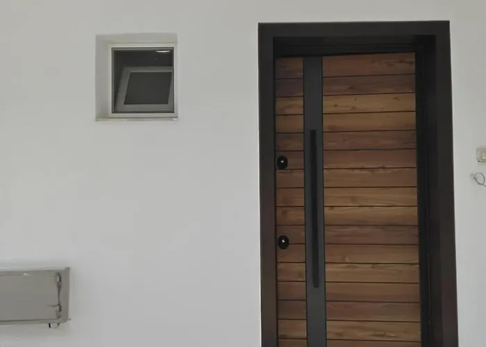 Cozy Centrally Located For Up To Three Or Four Guests Family 10 Min Walk From Center Appartement Tirana