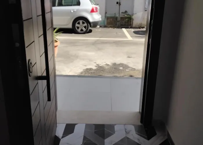 Cozy Centrally Located For Up To Three Or Four Guests Family 10 Min Walk From Center * Tirana