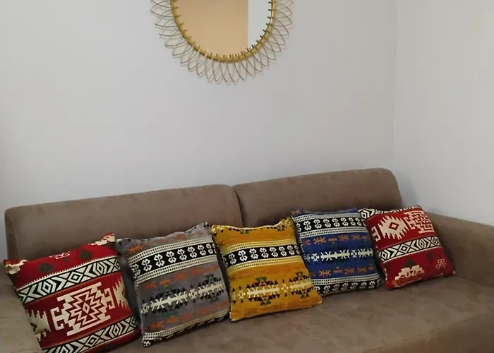 Cozy Centrally Located For Up To Three Or Four Guests Family 10 Min Walk From Center Appartement *