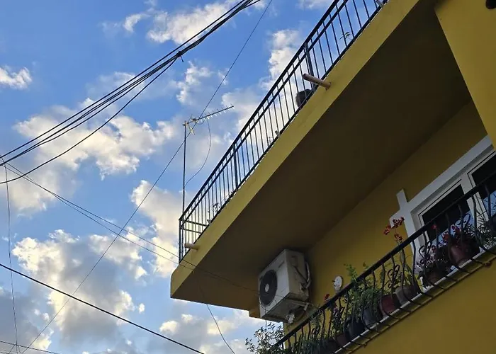 Cozy Centrally Located For Up To Three Or Four Guests Family 10 Min Walk From Center Appartement Tirana