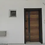 Cozy Centrally Located For Up To Three Or Four Guests Family 10 Min Walk From Center Lägenhet Tirana
