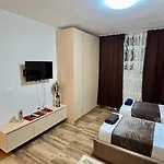 Cozy Centrally Located For Up To Three Or Four Guests Family 10 Min Walk From Center Lägenhet Tirana