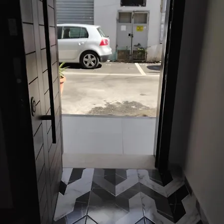 Cozy Centrally Located For Up To Three Or Four Guests Family 10 Min Walk From Center * Tirana