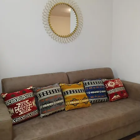 Cozy Centrally Located For Up To Three Or Four Guests Family 10 Min Walk From Center Appartement *