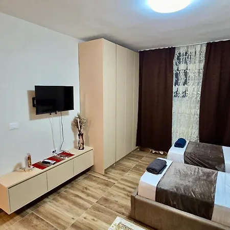 Cozy Centrally Located For Up To Three Or Four Guests Family 10 Min Walk From Center Апартаменты Тирана