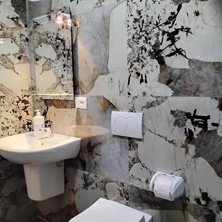 Cozy Centrally Located For Up To Three Or Four Guests Family 10 Min Walk From Center Appartement *