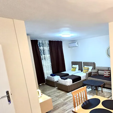 Cozy Centrally Located For Up To Three Or Four Guests Family 10 Min Walk From Center Appartement