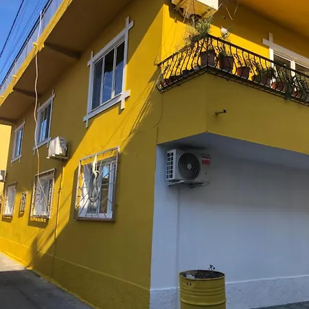 Cozy Centrally Located For Up To Three Or Four Guests Family 10 Min Walk From Center Apartment