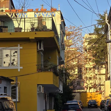 Cozy Centrally Located For Up To Three Or Four Guests Family 10 Min Walk From Center Тирана