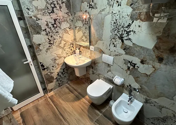 Cozy Centrally Located For Up To Three Or Four Guests Family 10 Min Walk From Center *