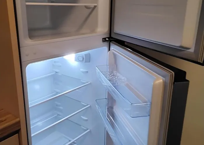 Cozy Centrally Located For Up To Three Or Four Guests Family 10 Min Walk From Center * Tirana