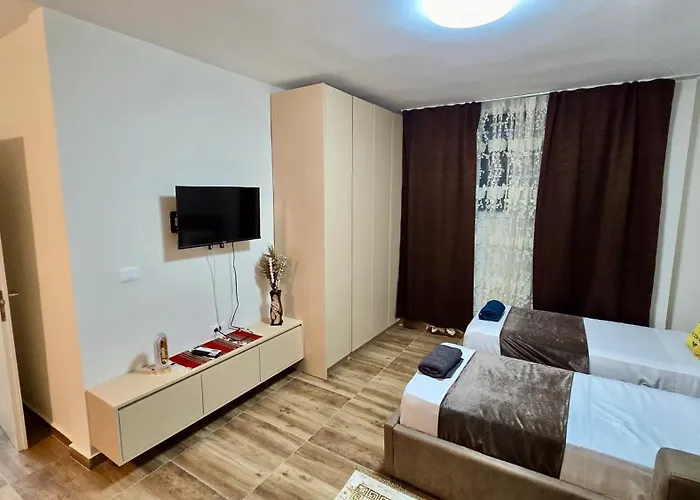 Cozy Centrally Located For Up To Three Or Four Guests Family 10 Min Walk From Center Lägenhet Tirana