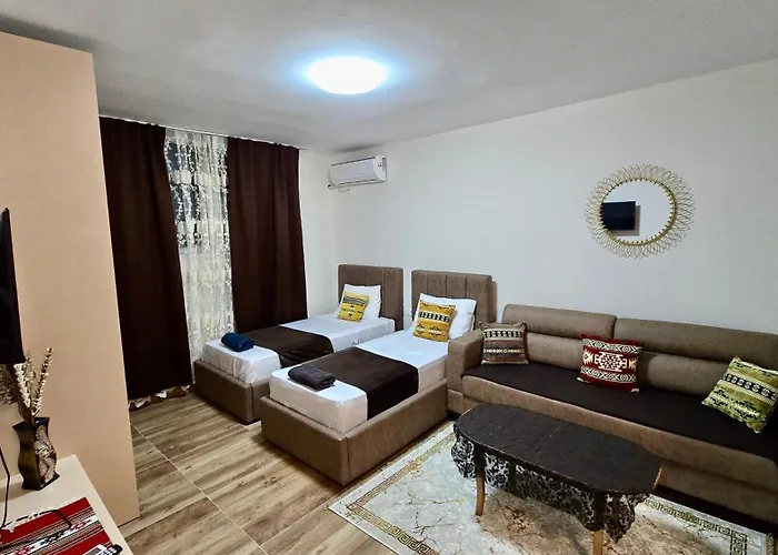 Cozy Centrally Located For Up To Three Or Four Guests Family 10 Min Walk From Center * Tirana