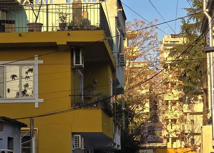 Cozy Centrally Located For Up To Three Or Four Guests Family 10 Min Walk From Center Tirana