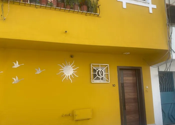 Cozy Centrally Located For Up To Three Or Four Guests Family 10 Min Walk From Center Appartamento